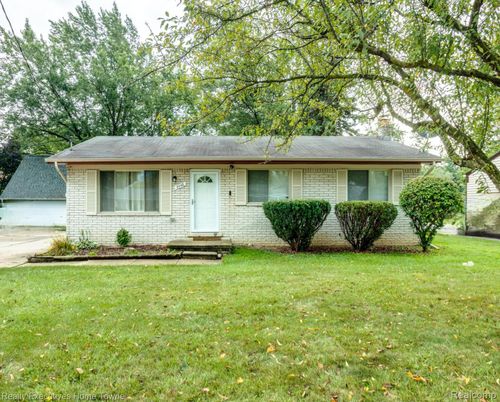 2448 Oakcrest Rd, Sterling Heights, MI, 48310-4280 | Card Image