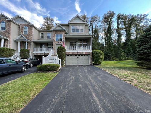61 N River Dr, Beacon, NY, 12508-7021 | Card Image