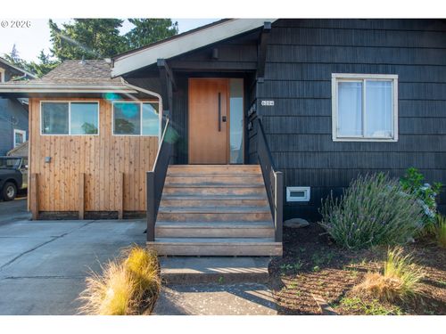 6204 Ne Willow St, Portland, OR, 97213-4372 | Card Image
