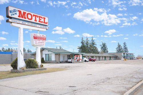 1701 London Line, Sarnia, ON, N7W1B1 | Card Image