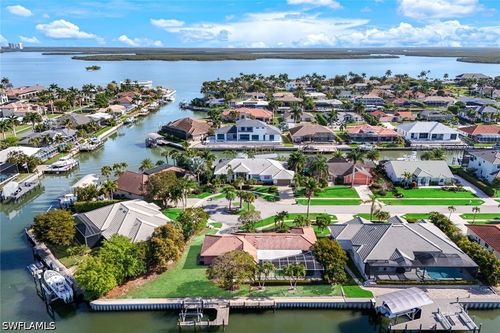 358 Grapewood Ct, MARCO ISLAND, FL, 34145-3862 | Card Image