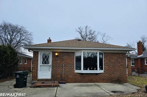 21116 Yale St, Saint Clair Shores, MI, 48081-1869 | Card Image