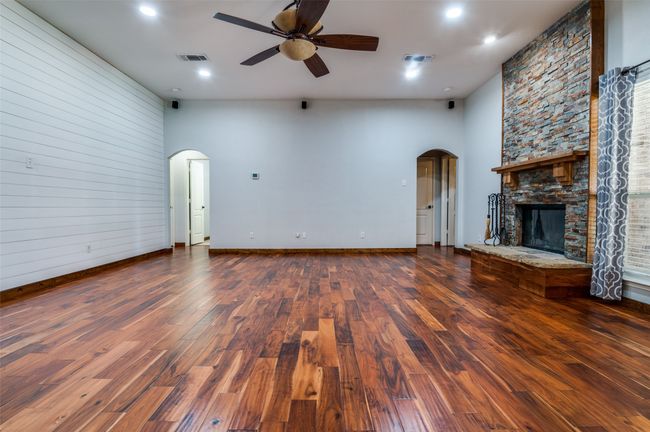 6431 Peak View Ct, House other with 3 bedrooms, 2 bathrooms and null parking in Midlothian TX | Image 8
