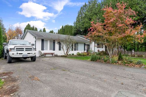 45312 Crescent Drive, House other with 3 bedrooms, 1 bathrooms and 6 parking in Chilliwack BC | Card Image