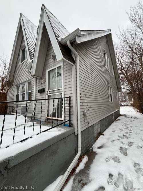 9206 Pinehurst St, Detroit, MI, 48204-4913 | Card Image