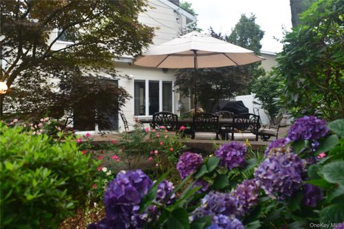 8 Sagamore Way S, Jericho, NY, 11753-2342 | Card Image