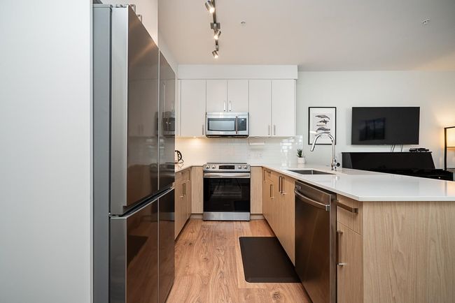 210 - 6968 Royal Oak Ave, Condo with 1 bedrooms, 1 bathrooms and 1 parking in Burnaby BC | Image 4