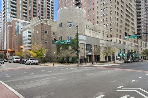 1015-40 9th St, Chicago, IL, 60605-2145 | Card Image