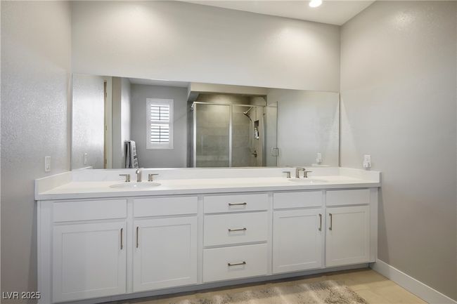 Dual Sink. | Image 25