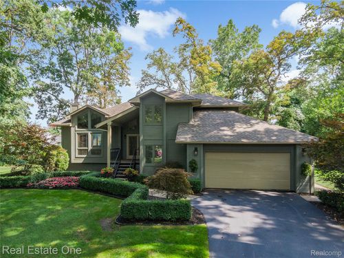 9929 Curie Ln, Pinckney, MI, 48169-8493 | Card Image