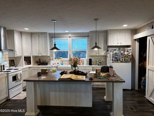 6434 Perry Rd, Lucama, NC, 27851-9590 | Card Image