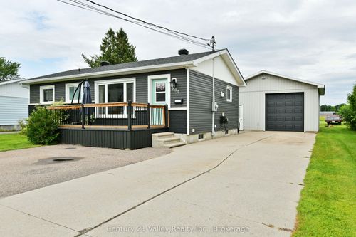 785 Eighth St, Renfrew, ON, K7V1B5 | Card Image