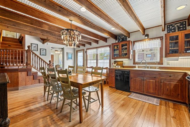 202 S Bowie St, Home with 5 bedrooms, 6 bathrooms and 1 parking in Fredericksburg TX | Image 13