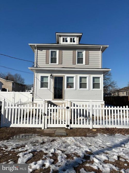 330 W Peach St, Vineland, NJ, 08360-3653 | Card Image