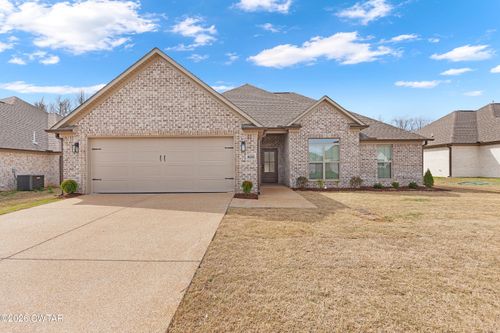410 Fairway Blvd, Jackson, TN, 38305-8040 | Card Image