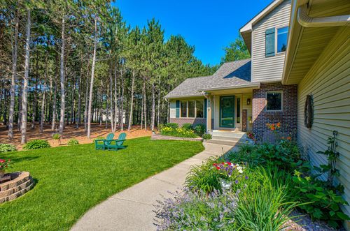 845 Waldroff Farm Rd, Hudson, WI, 54016-7697 | Card Image