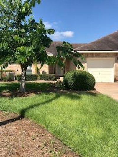 52 Golf House Rd., Townhouse with 2 bedrooms, 2 bathrooms and 1 parking in Laguna Vista TX | Image 2