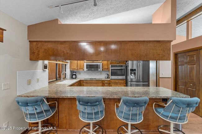 Kitchen breakfast bar | Image 10