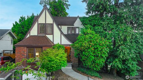 1015 Ne 71st St, Seattle, WA, 98115-5636 | Card Image