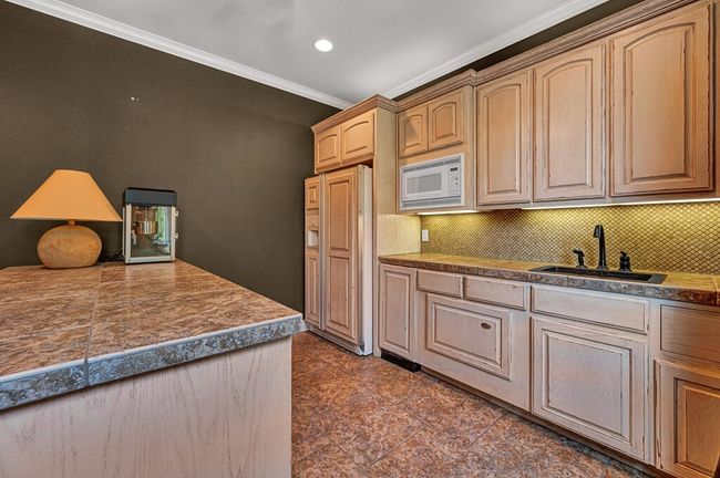 565 Lost Hunters Cyn, House other with 5 bedrooms, 5 bathrooms and 3 parking in China Spring TX | Image 43
