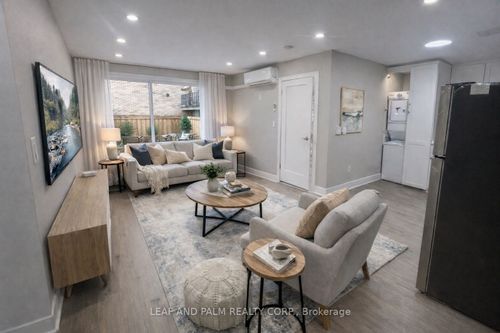 31 Huron Heights Dr, Newmarket, ON, L3Y3J8 | Card Image