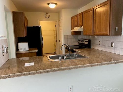 30783 Hidden Pines Ln, Roseville, MI, 48066-7308 | Card Image