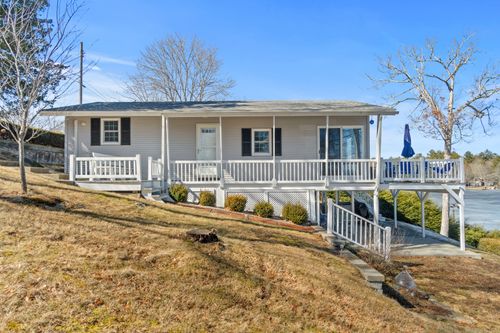 27 Bennett Cir, Voluntown, CT, 06384-1705 | Card Image