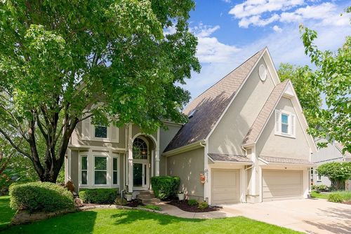 8215 W 129th Ter, Overland Park, KS, 66213-2732 | Card Image