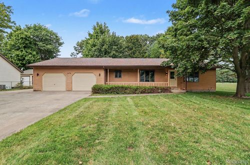 1478 Hendrick Rd, Norton Shores, MI, 49441-5702 | Card Image