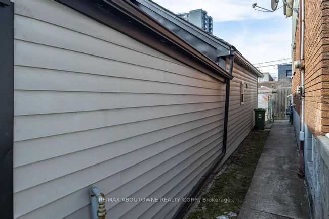 131 West Ave N, House other with 3 bedrooms, 1 bathrooms and 3 parking in Hamilton ON | Image 19