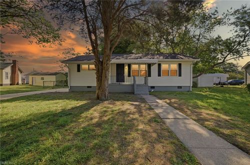 403 Viking St, Portsmouth, VA, 23701-3215 | Card Image