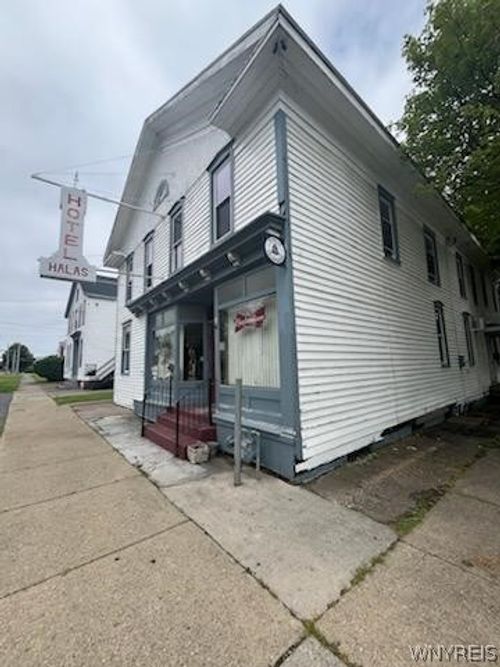 92 E 2nd St, Dunkirk, NY, 14048-1802 | Card Image