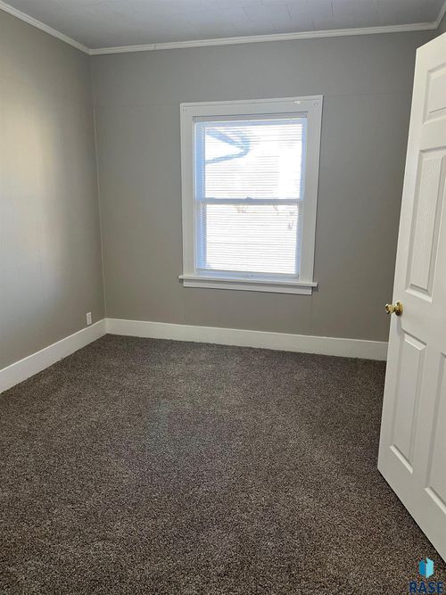 925 W 12th St Street, Sioux Falls, SD, 57104 | Card Image