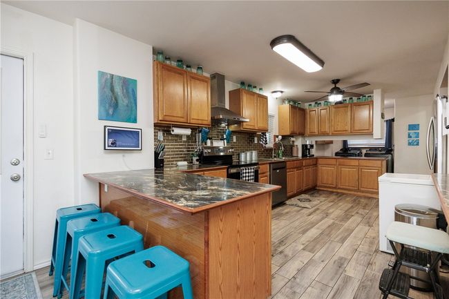 871 State Highway 188, House other with 4 bedrooms, 2 bathrooms and 4 parking in Aransas Pass TX | Image 10
