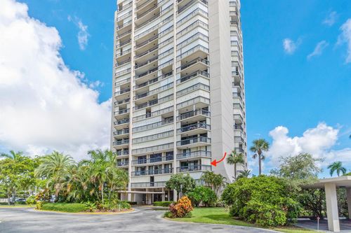 304-2425 Presidential Way, West Palm Beach, FL, 33401-1322 | Card Image