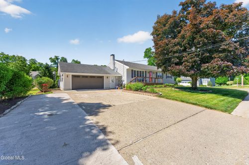 521 Russell Rd, Albany, NY, 12203-5819 | Card Image
