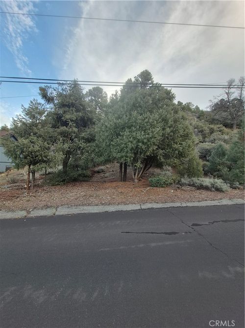 2024 Woodland Dr, PINE MOUNTAIN CLUB, CA, 93222-4008 | Card Image