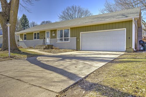 108 Mark Dr Ne, Hutchinson, MN, 55350-1936 | Card Image