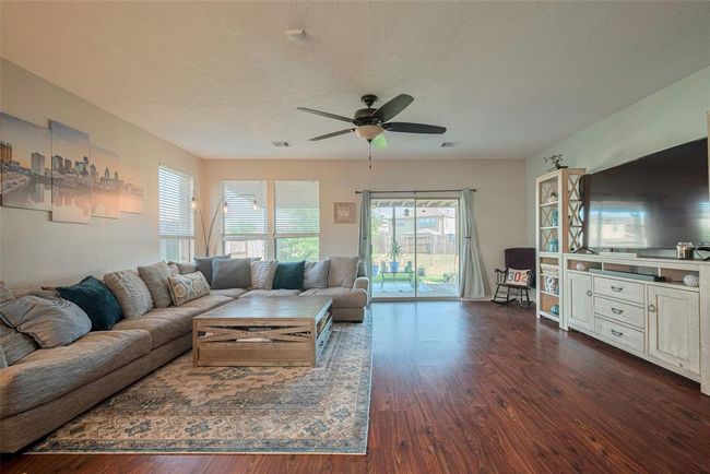 4323 N Vineyard Mdw Ln, House other with 3 bedrooms, 2 bathrooms and 2 parking in Katy TX | Image 8