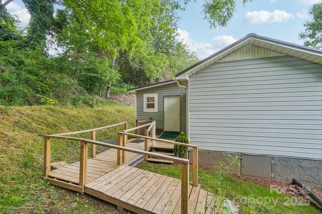 Ramp to back door for ease of access | Image 28