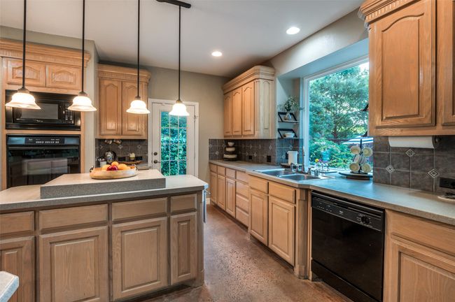 Wonderful kitchen w Corian countertops, gas cooktop, door to side yard and window overlooking the​​‌​​​​‌​​‌‌​‌‌​​​‌‌​​‌‌​‌​​​​​‌ pool | Image 18
