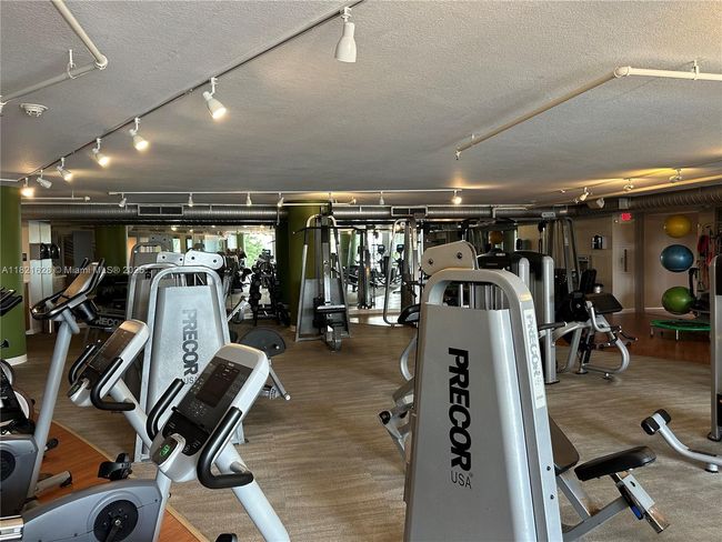 APT-1706N - 2641 N Flamingo Rd, Condo with 2 bedrooms, 2 bathrooms and null parking in Plantation FL | Image 27