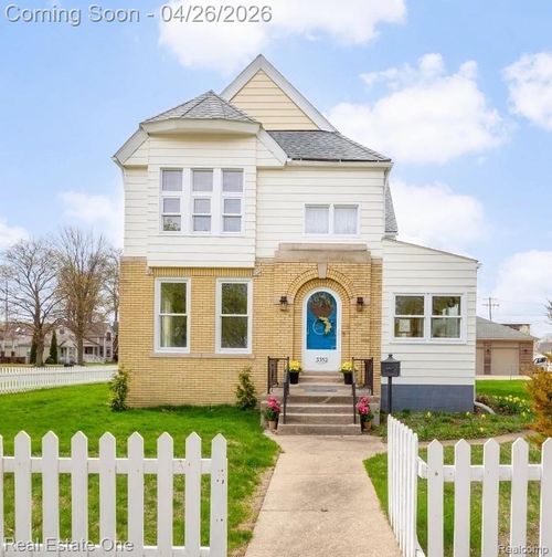 3352 4th St, Wyandotte, MI, 48192-6208 | Card Image