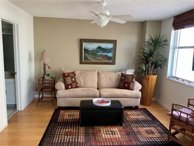Guest bedroom with sleeper sofa | Image 8