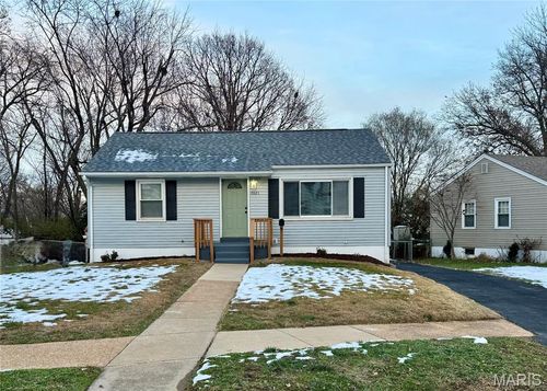 9921 Iveland Dr, Overland, MO, 63114-2525 | Card Image