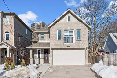 162 Esson St, Waterloo, ON, N2L1Z8 | Card Image