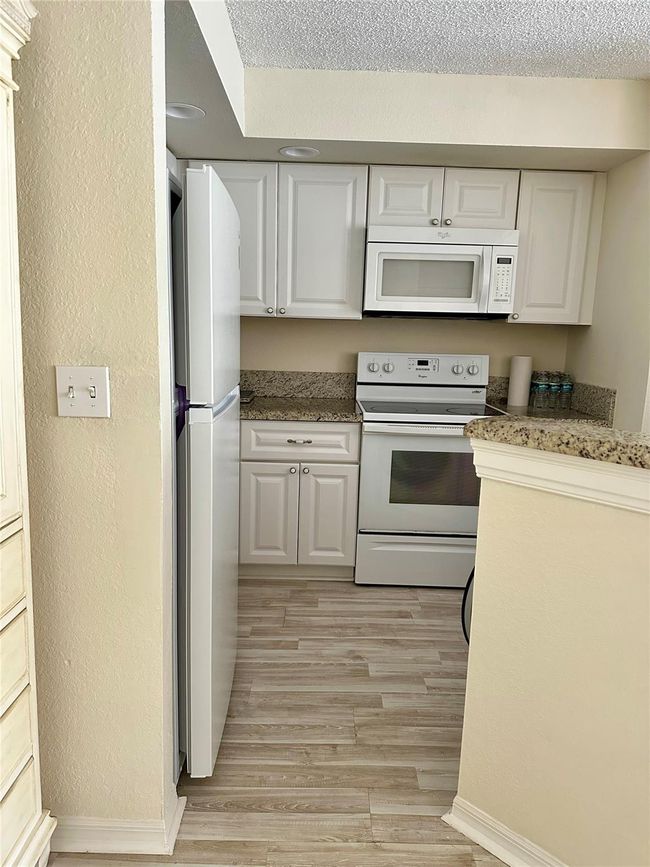 APT-1625 - 3330 Pinewalk Dr N, Condo with 1 bedrooms, 1 bathrooms and null parking in Margate FL | Image 5