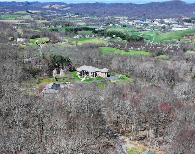 900 Tanager Dr, House other with 10 bedrooms, 11 bathrooms and 3 parking in Bluefield VA | Image 57