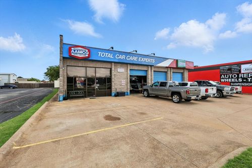 2304 W Pioneer Pkwy, Pantego, TX, 76013-6059 | Card Image
