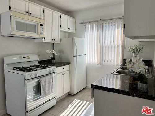 9-1330 S Wilton Pl, Los Angeles, CA, 90019-3542 | Card Image